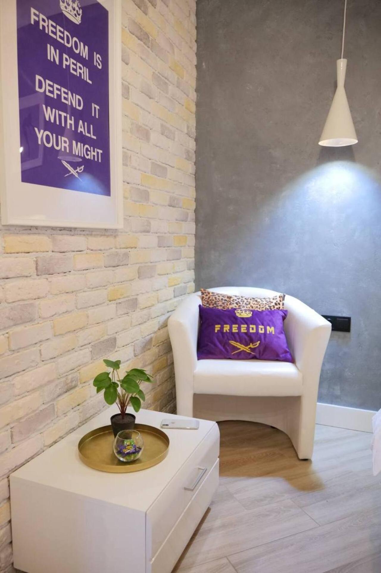 Freedom In Center Apartment